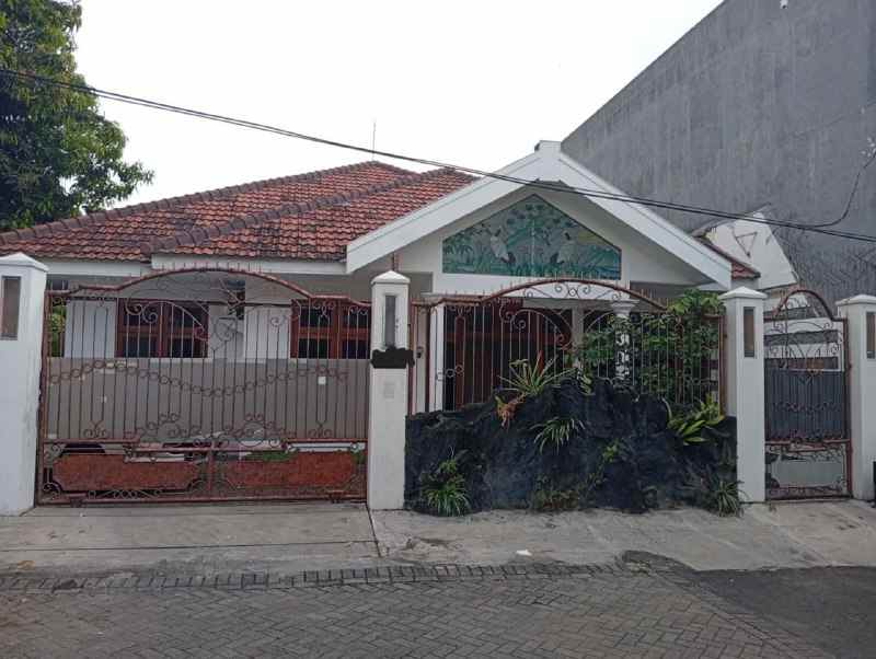 rumah darmo harapan hadap selatan barat