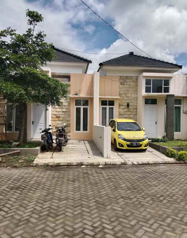 rumah dekat ponpes modern al rifai dan ponpes annur