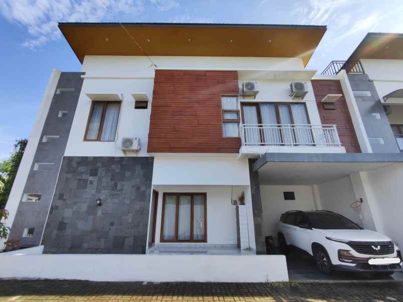 rumah depok 2 lantai semi furnished di sleman jogja