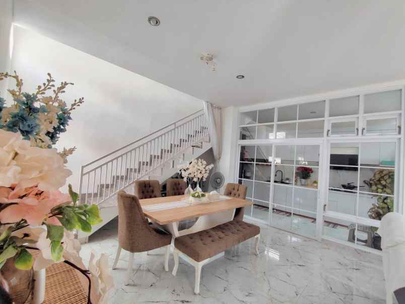 rumah depok 2 lantai semi furnished di sleman jogja