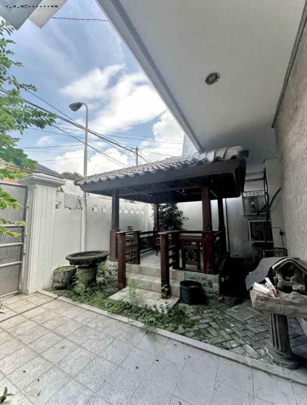 rumah dharmahusada indah strategis