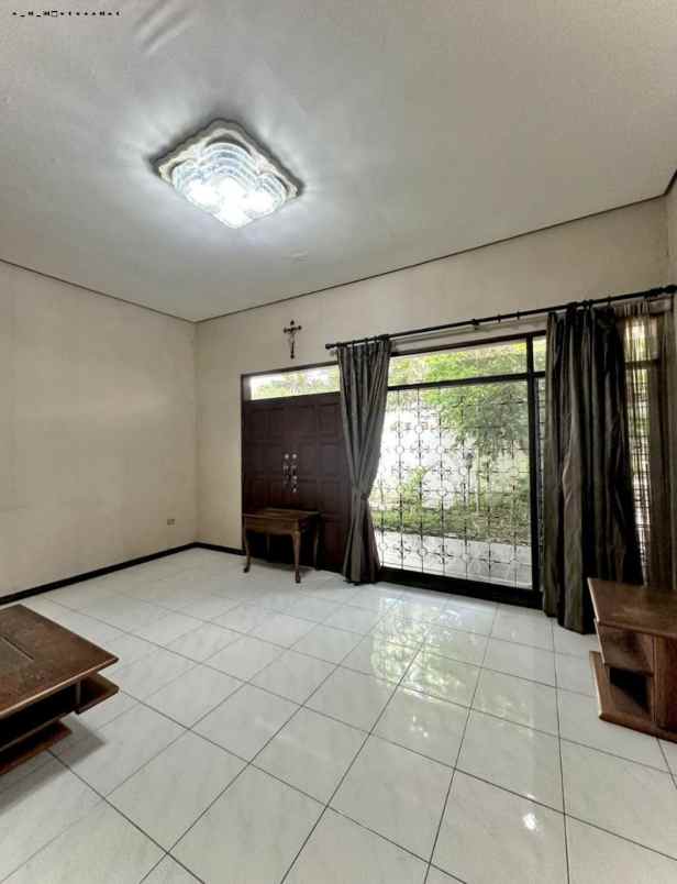 rumah dharmahusada indah strategis