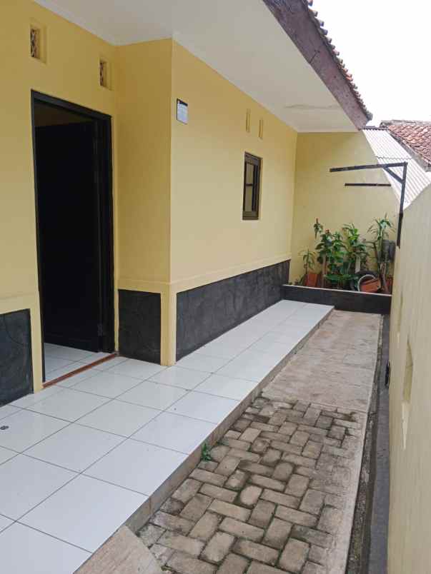 rumah di kontrakan bu hj entin