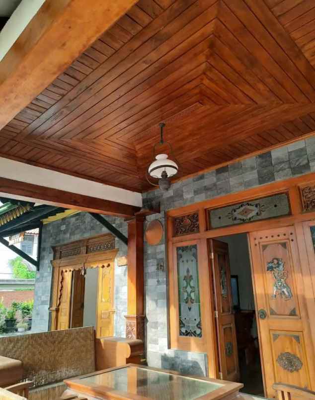 rumah etnik jawa hook dekat kampus ugm