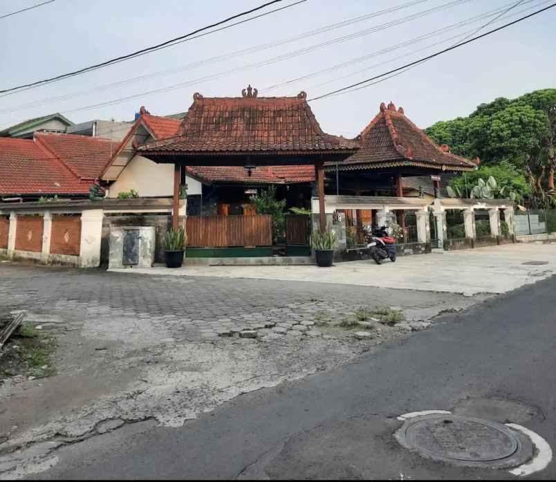 rumah etnik jawa hook dekat kampus ugm