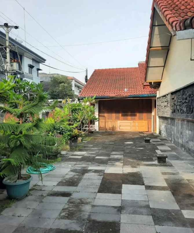 rumah etnik jawa hook dekat kampus ugm