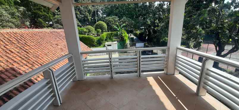 rumah gaya eropa di kawasan dago bandung