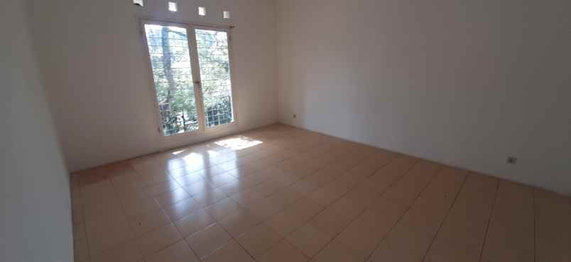 rumah gaya eropa di kawasan dago bandung