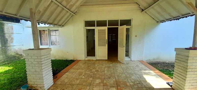 rumah gaya eropa di kawasan dago bandung