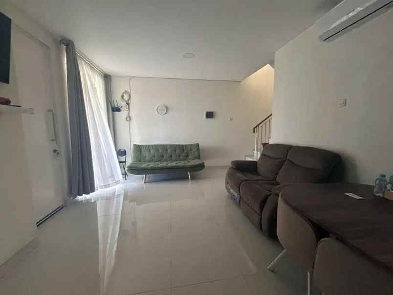 rumah grand island row jalan lebar