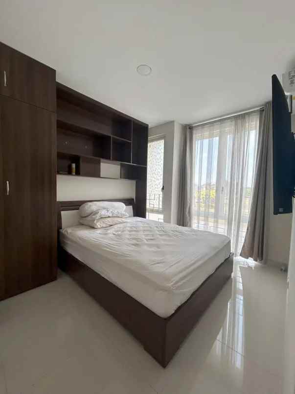 rumah grand island row jalan lebar