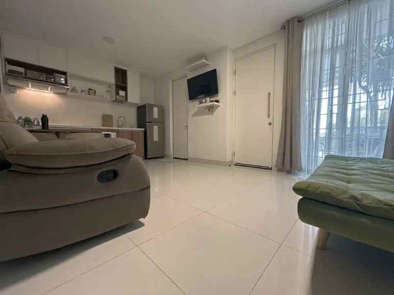 rumah grand island row jalan lebar