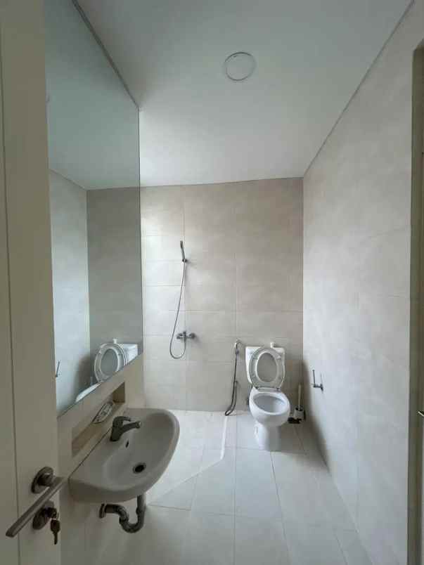 rumah grand island row jalan lebar