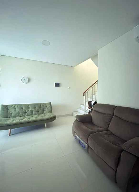 rumah grand island row jalan lebar