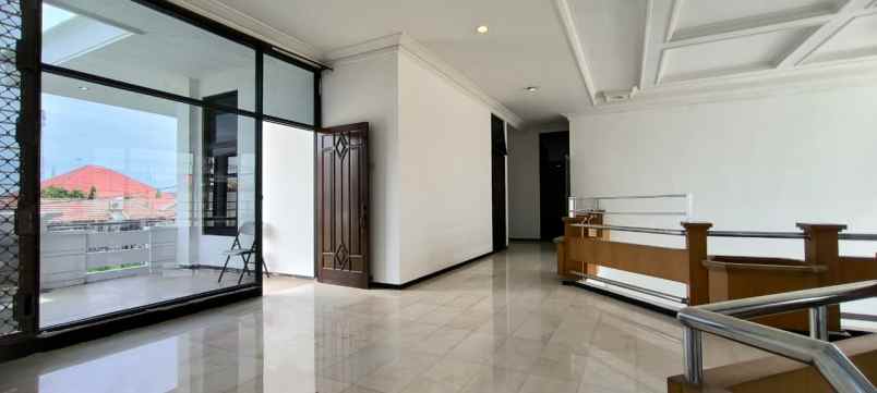 rumah hook dharmahusada kertajaya siap huni surabaya