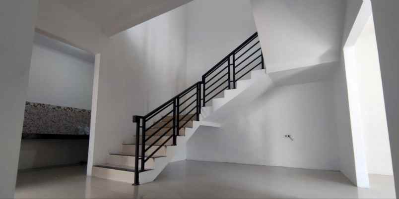 rumah hook logam dekat ciwastra buah batu bandung