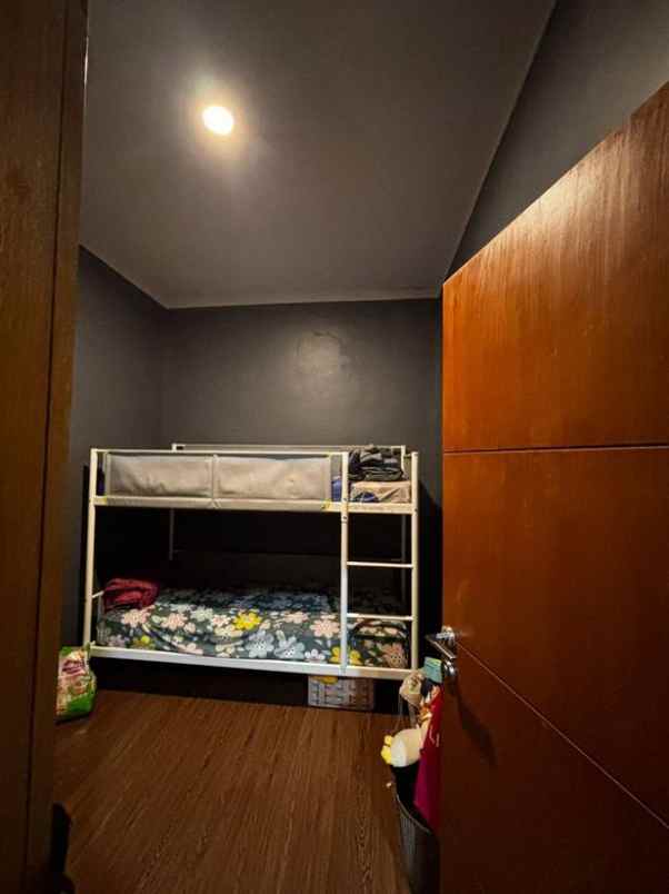 rumah keren 3 lantai view bagus di cihanjuang cimahi