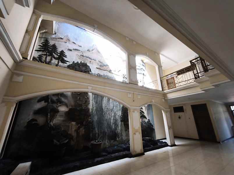 rumah ketintang sangat terawat strategis