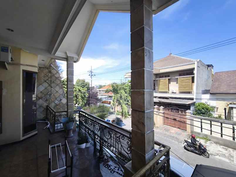 rumah ketintang sangat terawat strategis