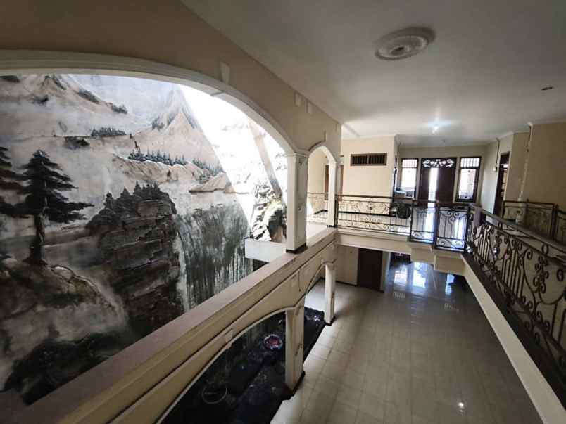 rumah ketintang sangat terawat strategis