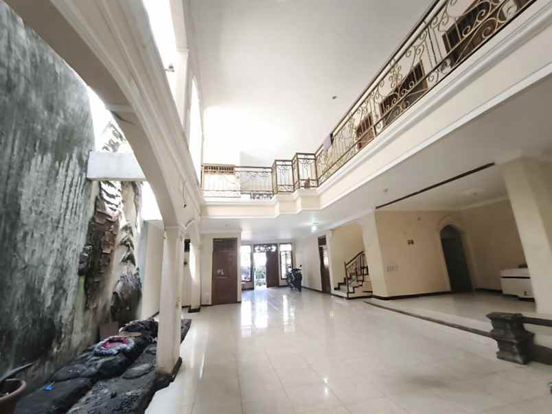 rumah ketintang sangat terawat strategis