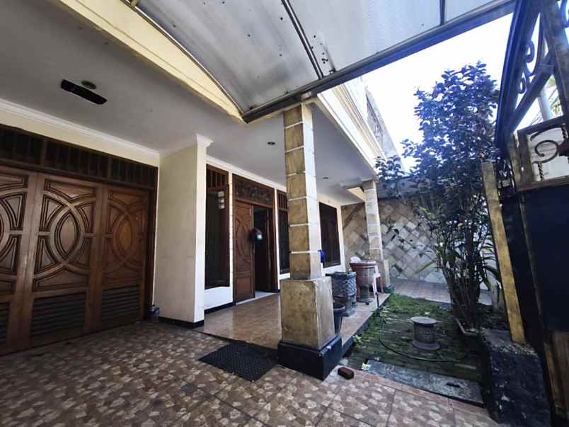 rumah ketintang sangat terawat strategis