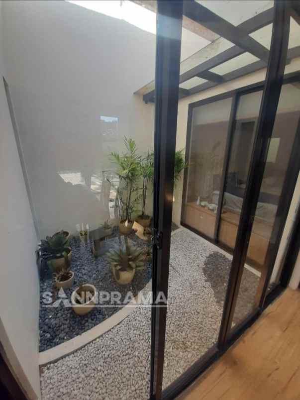 rumah khas jepang hadir di cisauk modern tropical