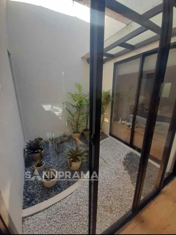 rumah khas jepang hadir di cisauk modern tropical
