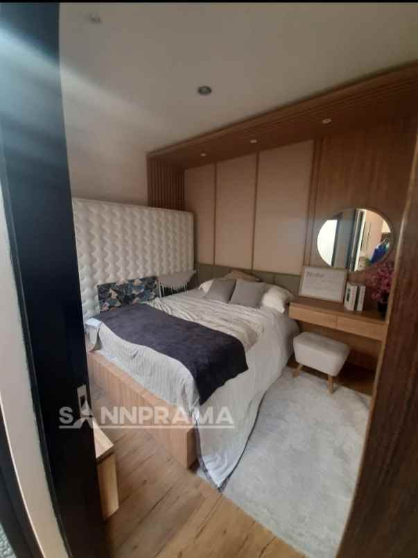 rumah khas jepang hadir di cisauk modern tropical