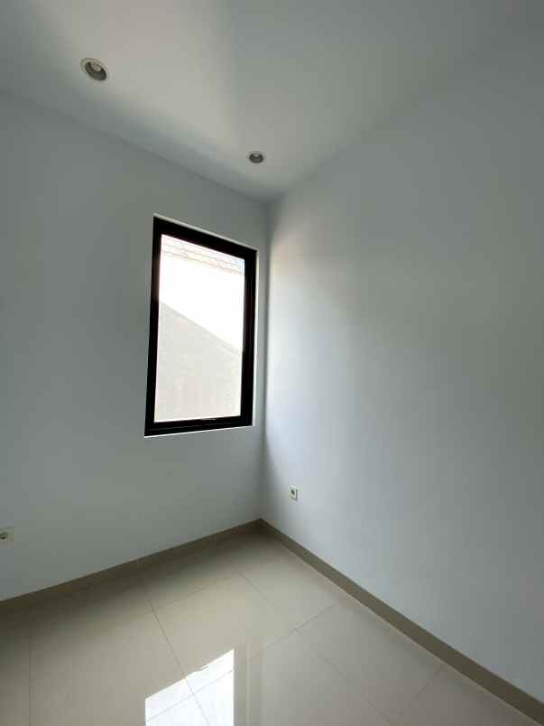 rumah kolam renang pribadi pamulang tangerang selatan