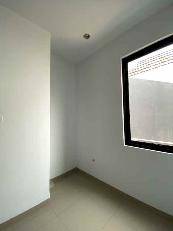 rumah kolam renang pribadi pamulang tangerang selatan