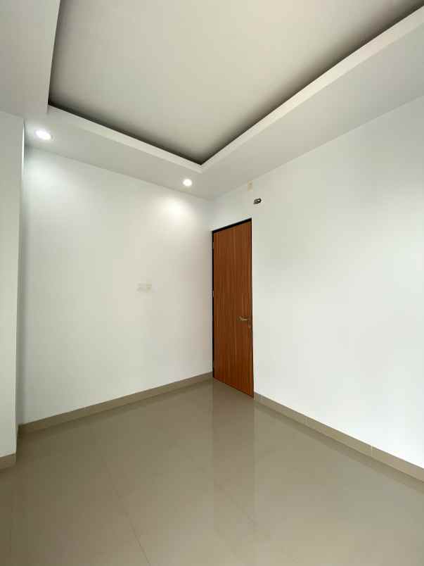 rumah kolam renang pribadi pamulang tangerang selatan