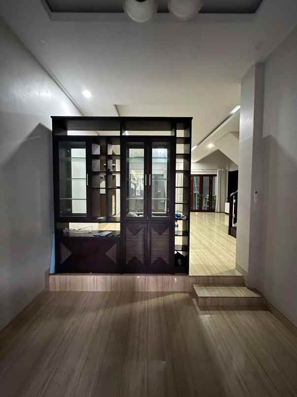 rumah komplek perumkar dki