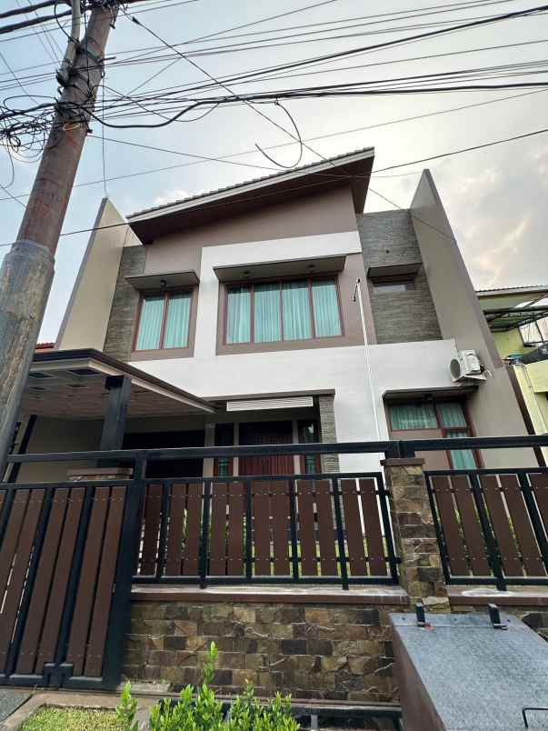 rumah komplek perumkar dki