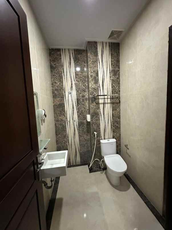 rumah komplek perumkar dki