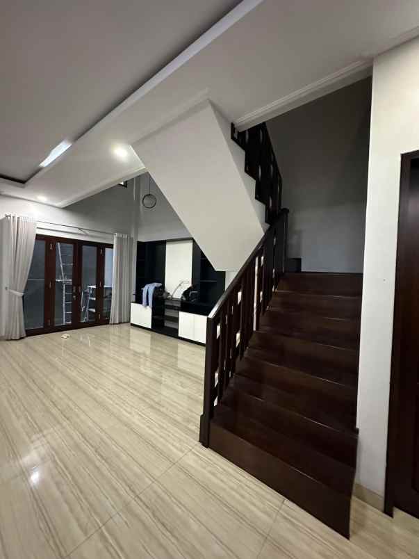 rumah komplek perumkar dki