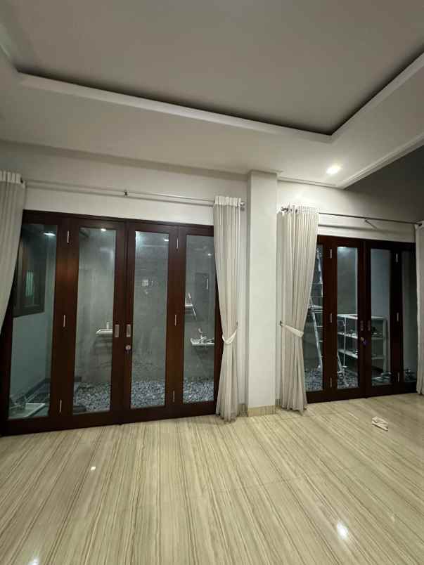 rumah komplek perumkar dki