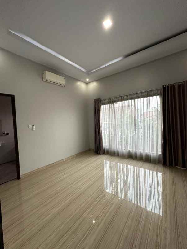 rumah komplek perumkar dki