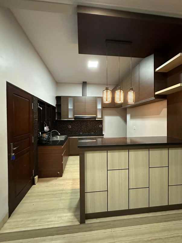 rumah komplek perumkar dki