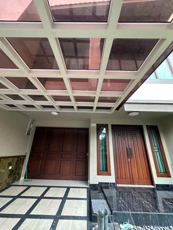 rumah komplek perumkar dki