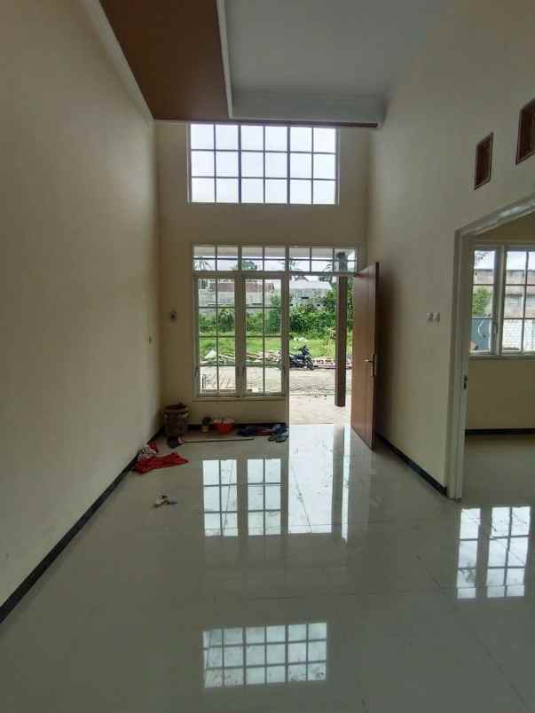 rumah konsep villa modern di kota malang