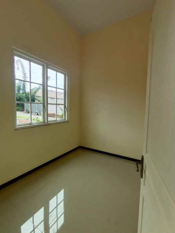 rumah konsep villa modern lokasi di malang