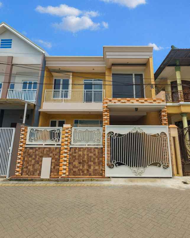 rumah lebak indah minimalis siap huni row 3 mobil