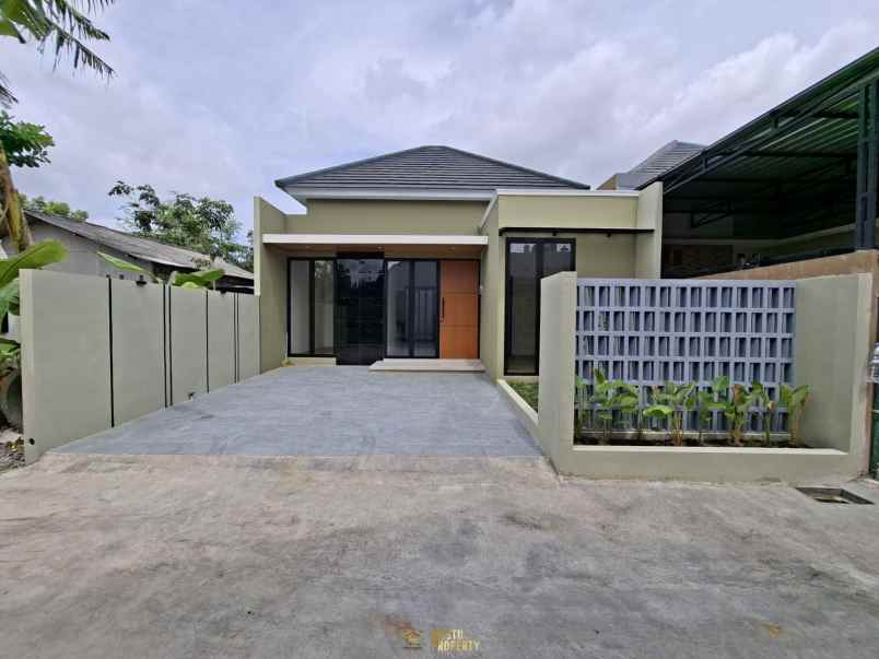 rumah limasan modern dekat hotel balecatur inn resto