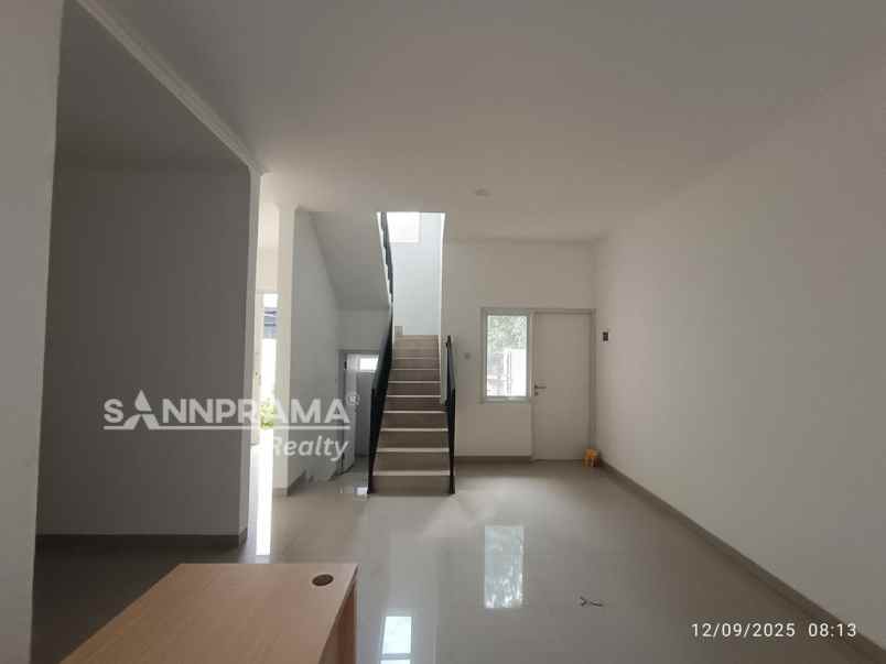 rumah luas 2 lantai di graha cinere depok bisa kpr rn