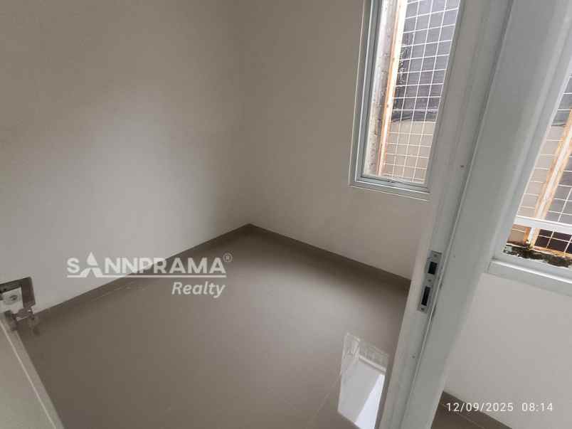 rumah luas 2 lantai di graha cinere depok bisa kpr rn