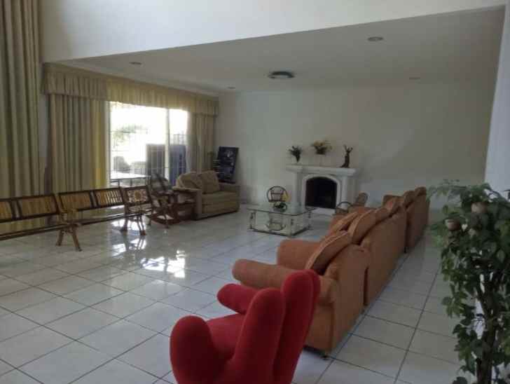 rumah luas terawat dekat alun alun lembang bandung