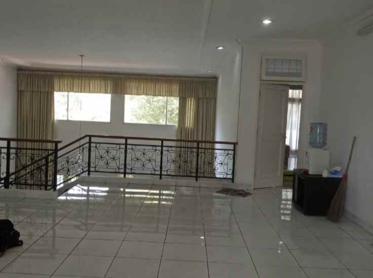 rumah luas terawat dekat alun alun lembang bandung