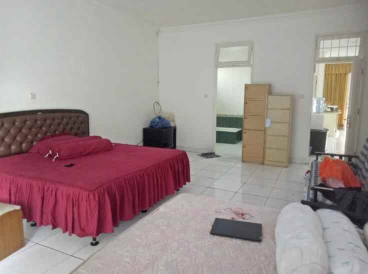 rumah luas terawat dekat alun alun lembang bandung