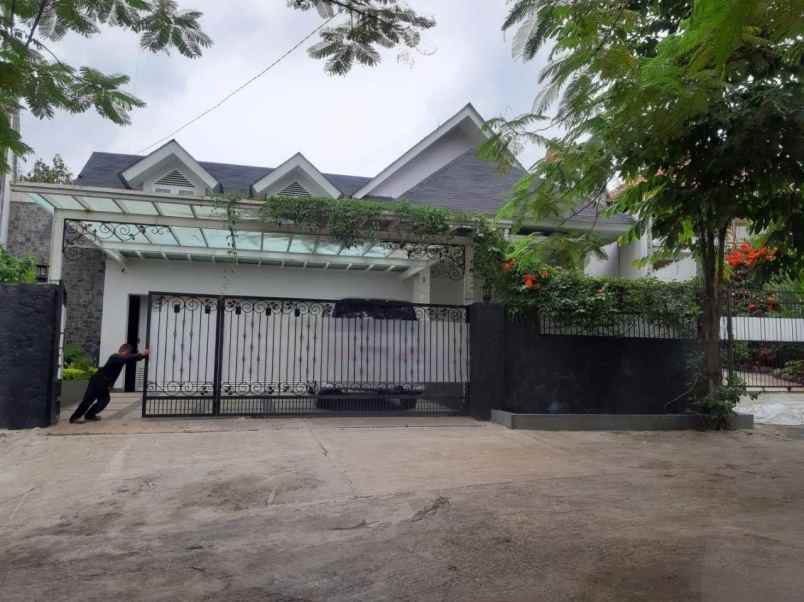 rumah lux di sayap setra murni bandung